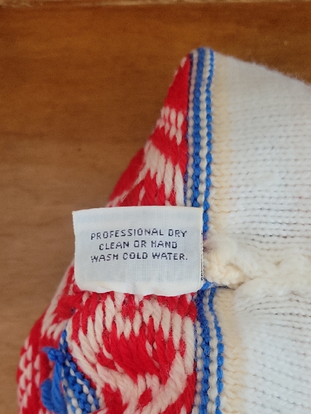 Calgary Winter Olympics 1988 Ceau Mar Knit Earflap Hat - Cream, Red & Blue - Picture 6 of 7